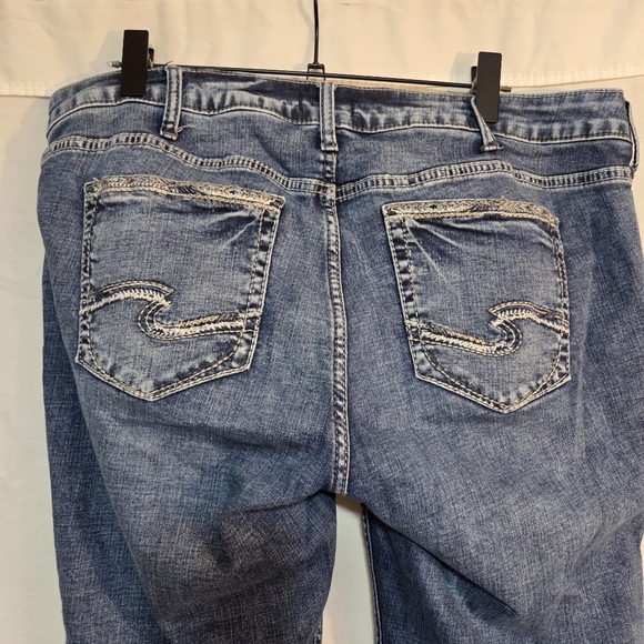 Silver Jeans Suki Size 18 Mid Rise Straight Leg Slightly Distressed - Picture 9 of 13